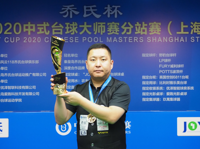 出漂亮的空 出漂亮的空